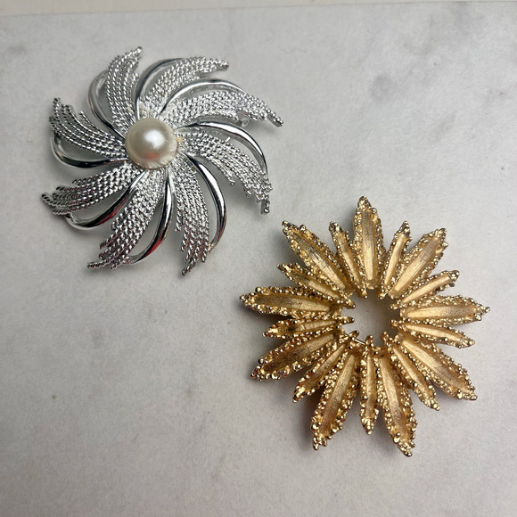 Vintage Starburst Swirl Brooches Gold & Silver Tone Pearl Avon Sarah Coventry - Picture 2 of 11